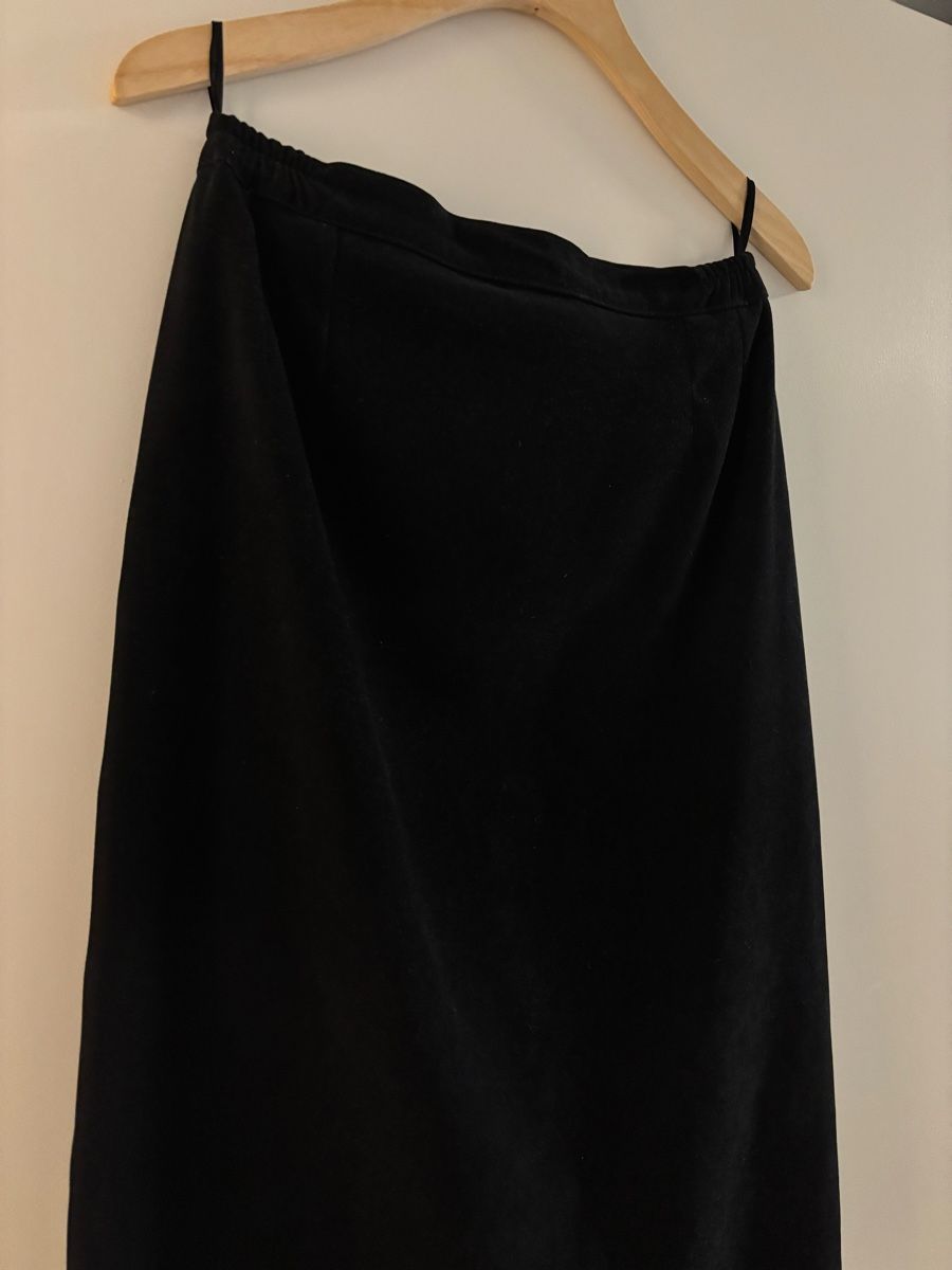 Gonne: Eleganter schwarzer Midirock – Usato da Luzern venduto da aloevira 1