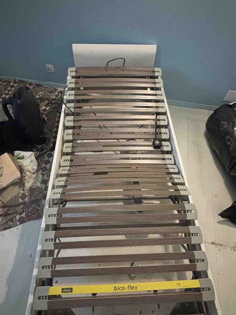 Letti: Sommier électrique Bico-flex avec télécommande – Usato da Grand-Lancy venduto da Lohan_ghrg 1