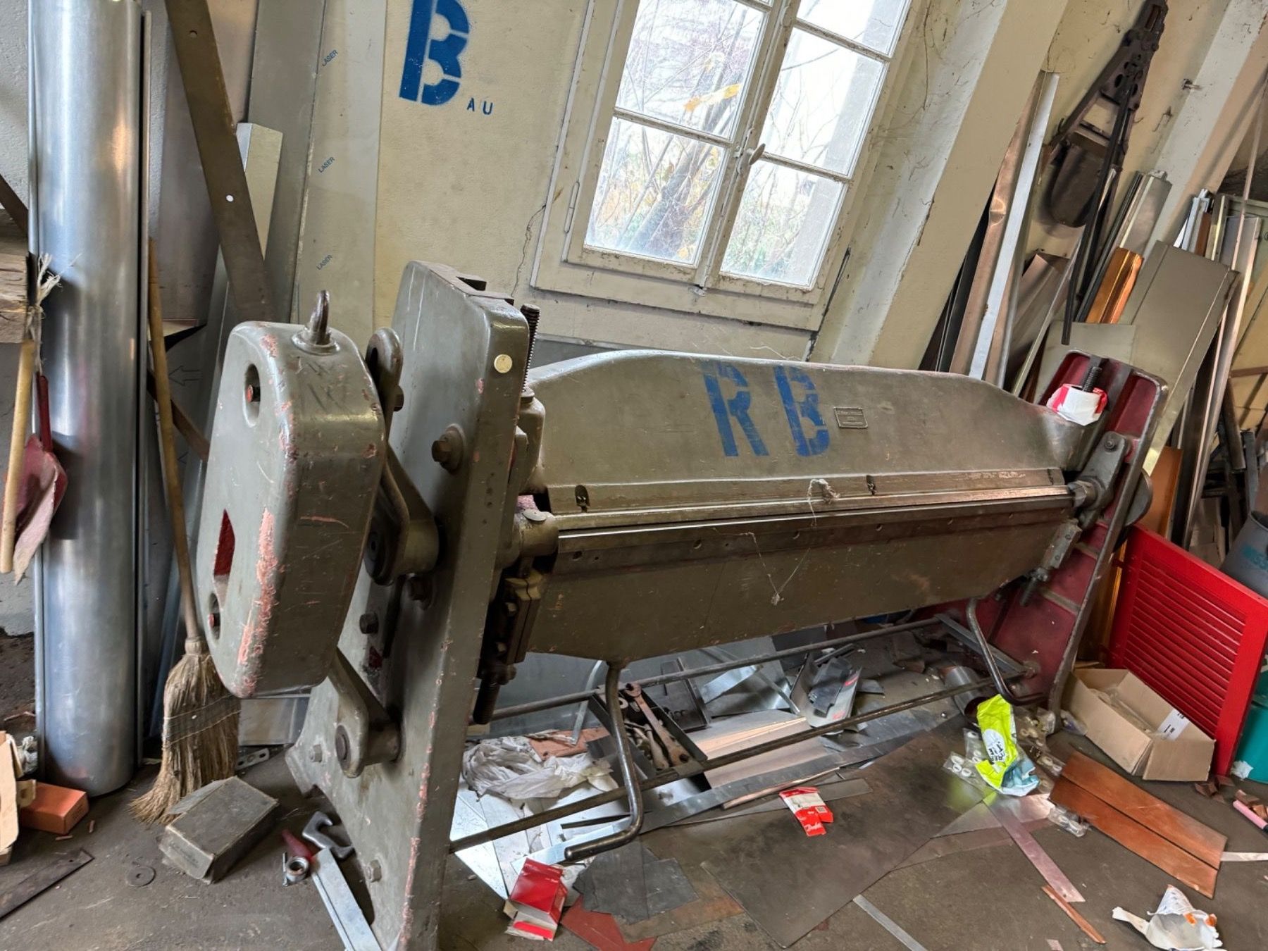 Toutes les machines: Plieuse de ferblantier 2m – D'occasion à Galmiz par  1