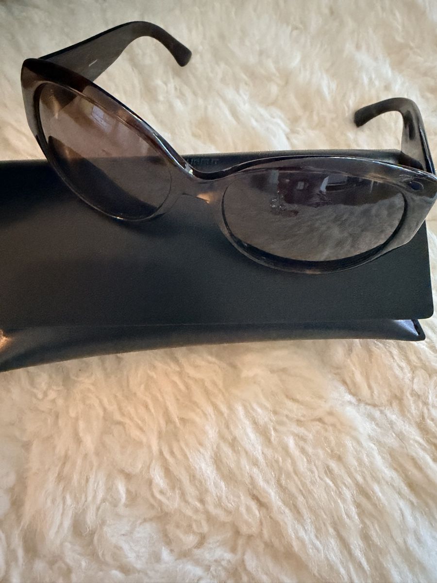 Saint Laurent Brillen & Gläser: Lunettes de soleil saint Laurent  – Gebraucht aus Lausanne von Meganelausanne 1