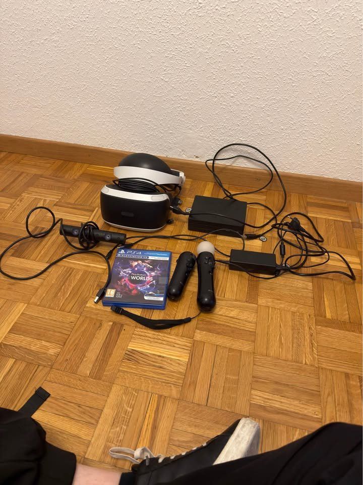 Sony Casque VR: PlayStation VR complet + caméra + 2 manettes Move + jeu PS4 – D'occasion à Meyrin par catarinalopes96