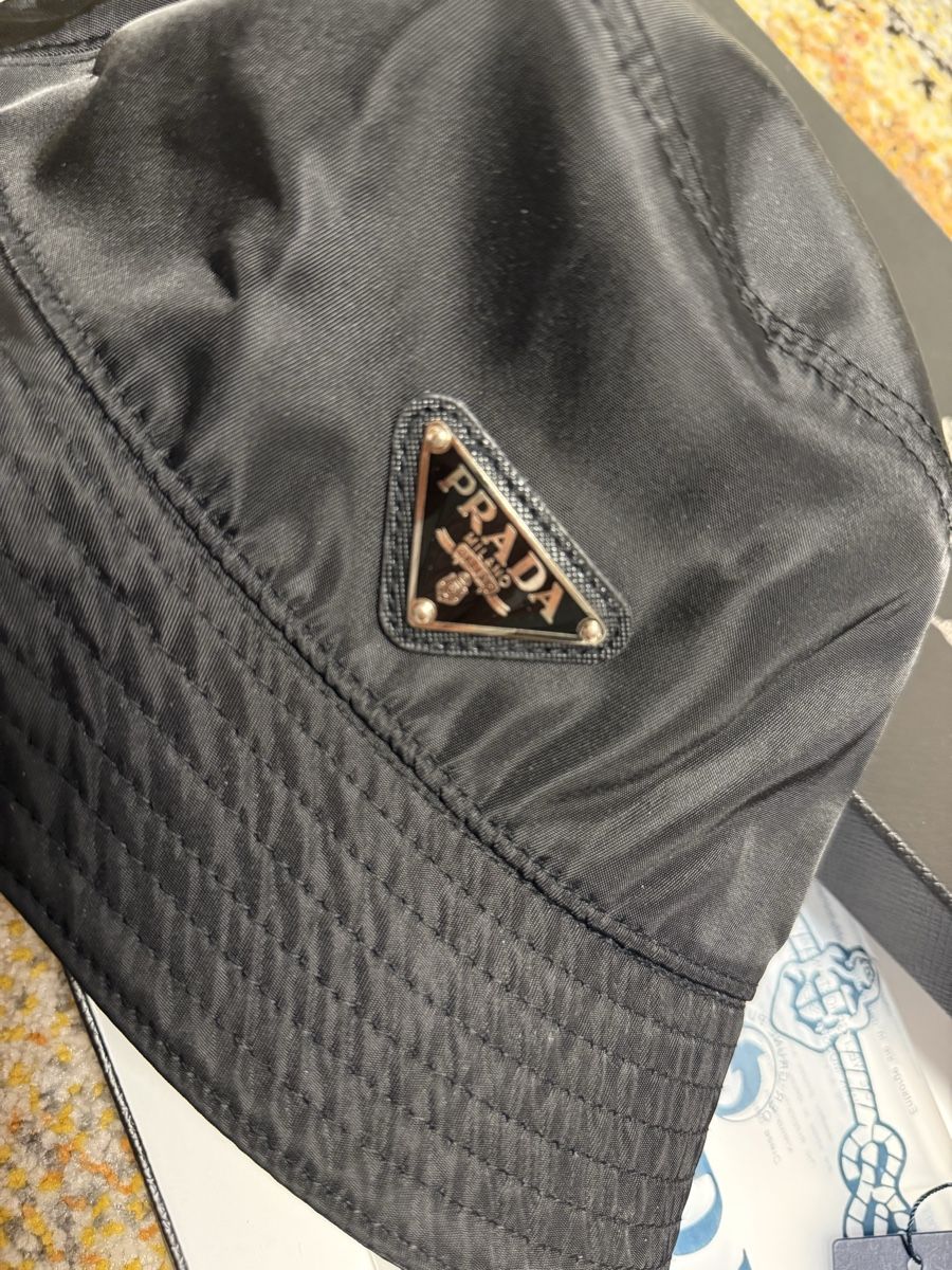 Prada Copricapi, berretti & cappellini: Prada bucket hat – Nuovo (secondo la descrizione) da Emmenbrücke venduto da L.L.G 1