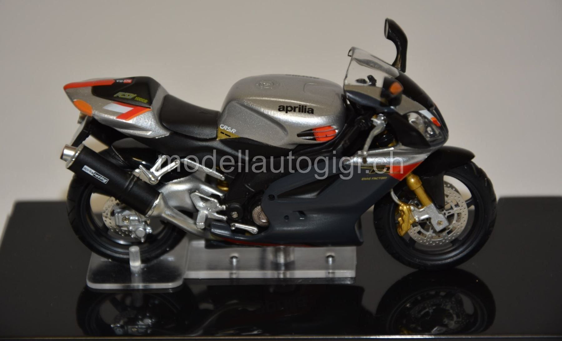 Kit di modellismo & Modellini statici: Aprilia RSV 1000R , 1:24 – Nuovo (secondo la descrizione) da Goldach venduto da Feivel9 5