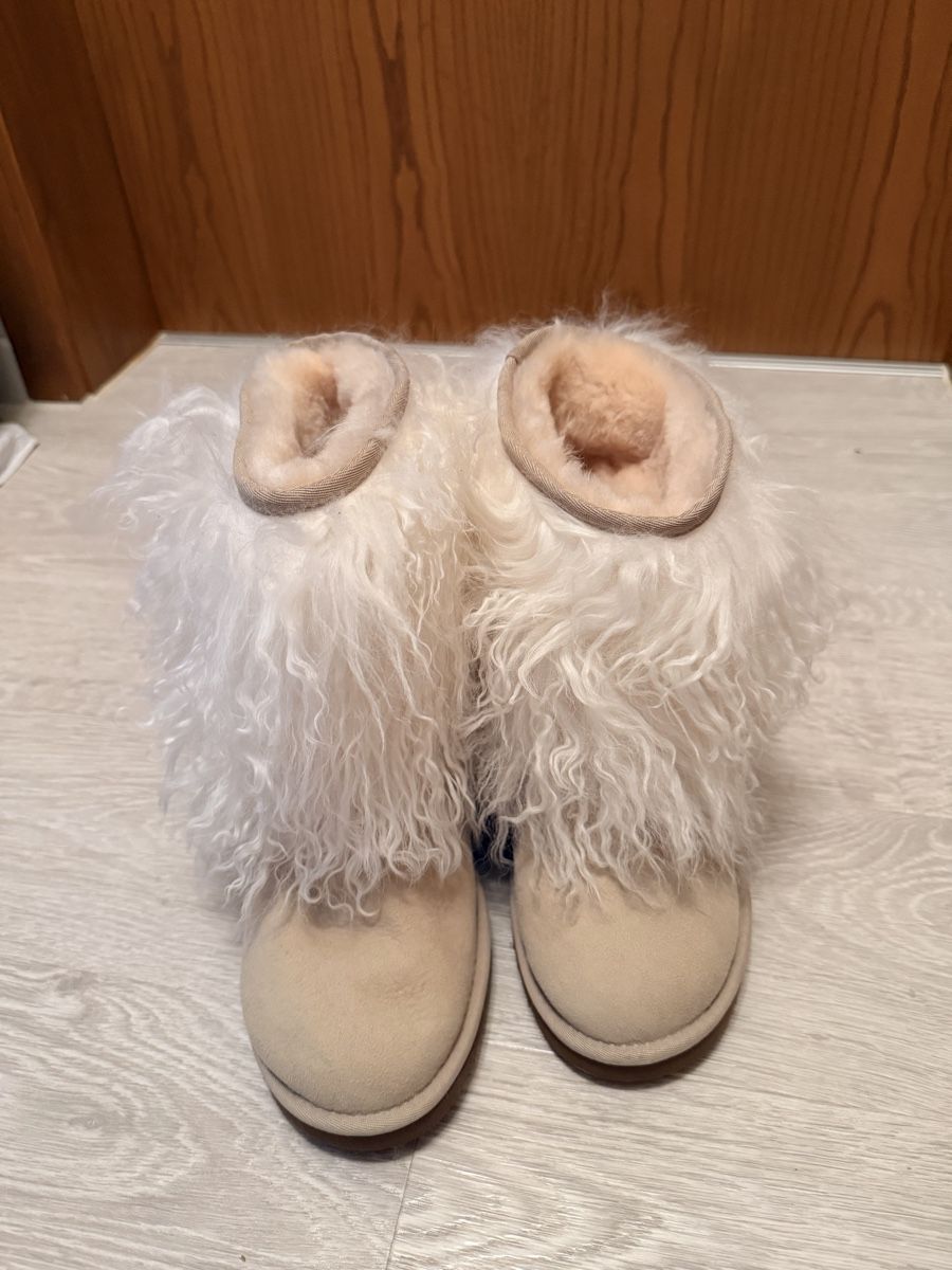 Ugg Damenschuhe: UGG Winterschuh – Neu (gemäss Beschreibung) aus Wetzikon ZH von LaiLu