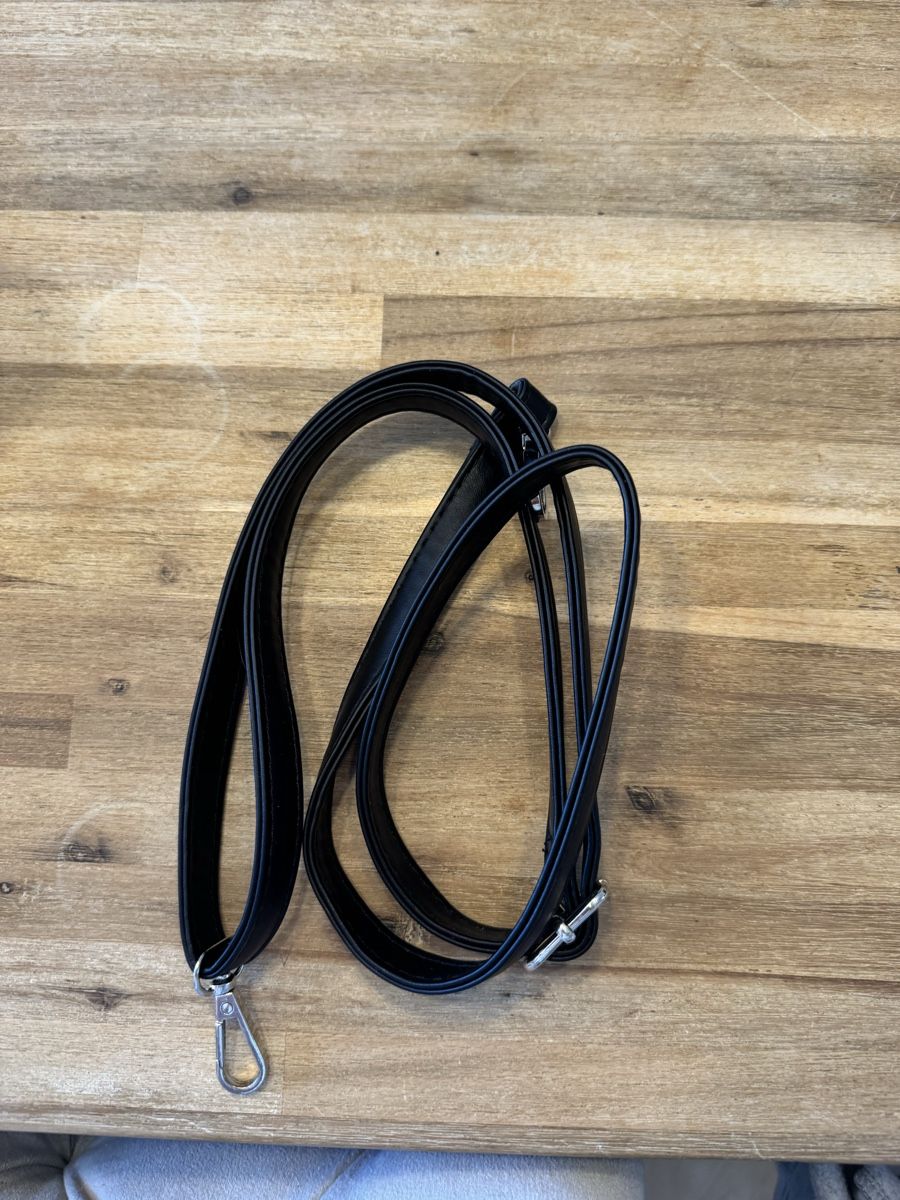 Primark Borse da donna: Schwarze Schultertasche von Primark – Usato da Heiden venduto da Sarah139 2