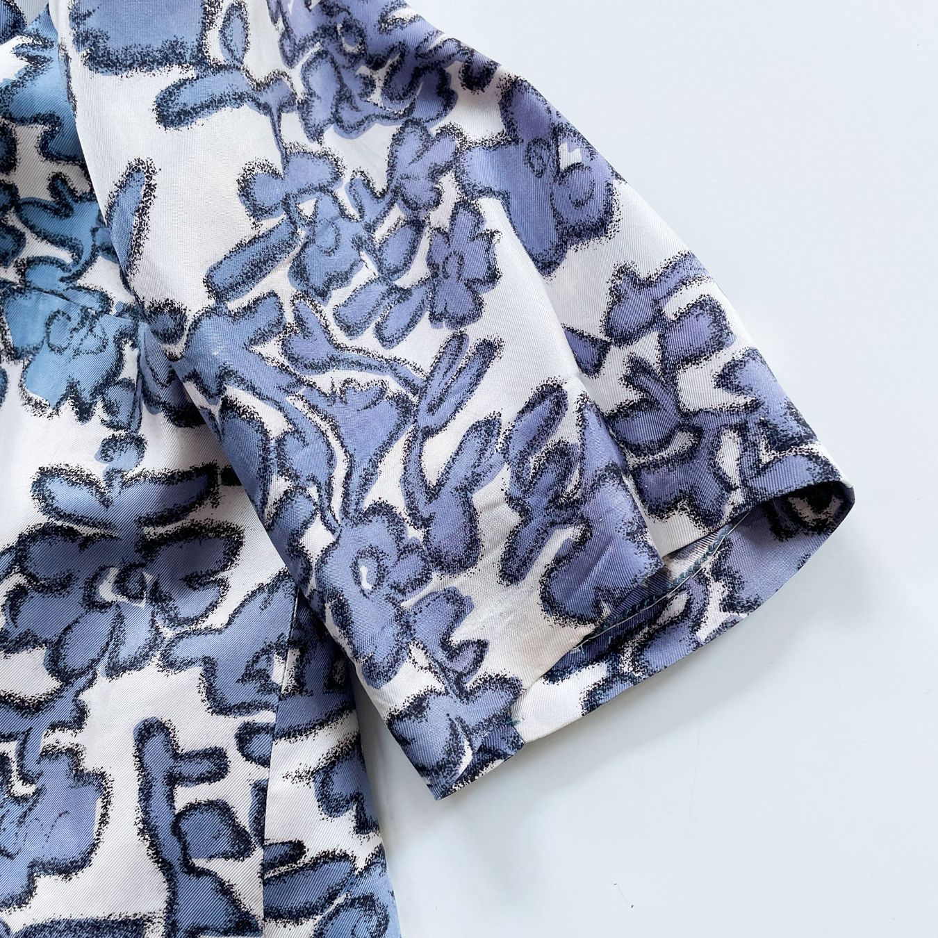 Camicette: Bluse Seide blau-weiss Wrap Bluse VINTAGE 1950s – Usato da Brüttisellen venduto da Buxus 6