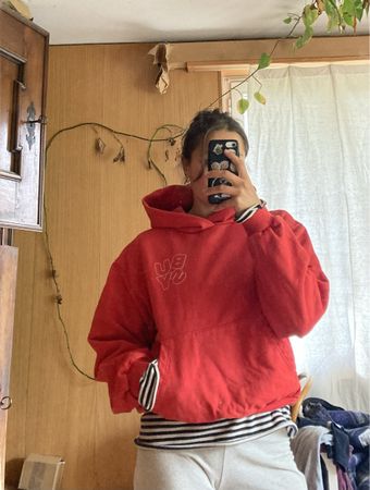 Roter Busy Hoodie, Grösse M - Cooler Schnitt