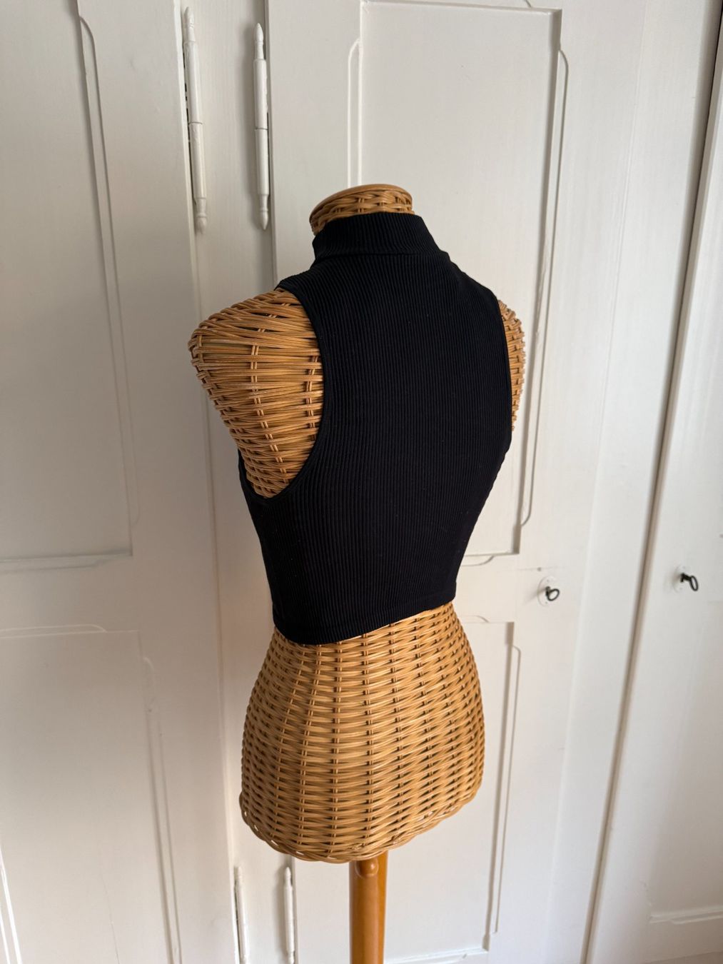 Zara Tops: ZARA - Top schwarz gerippt XS-S – D'occasion à Zürich par Diazaio 2