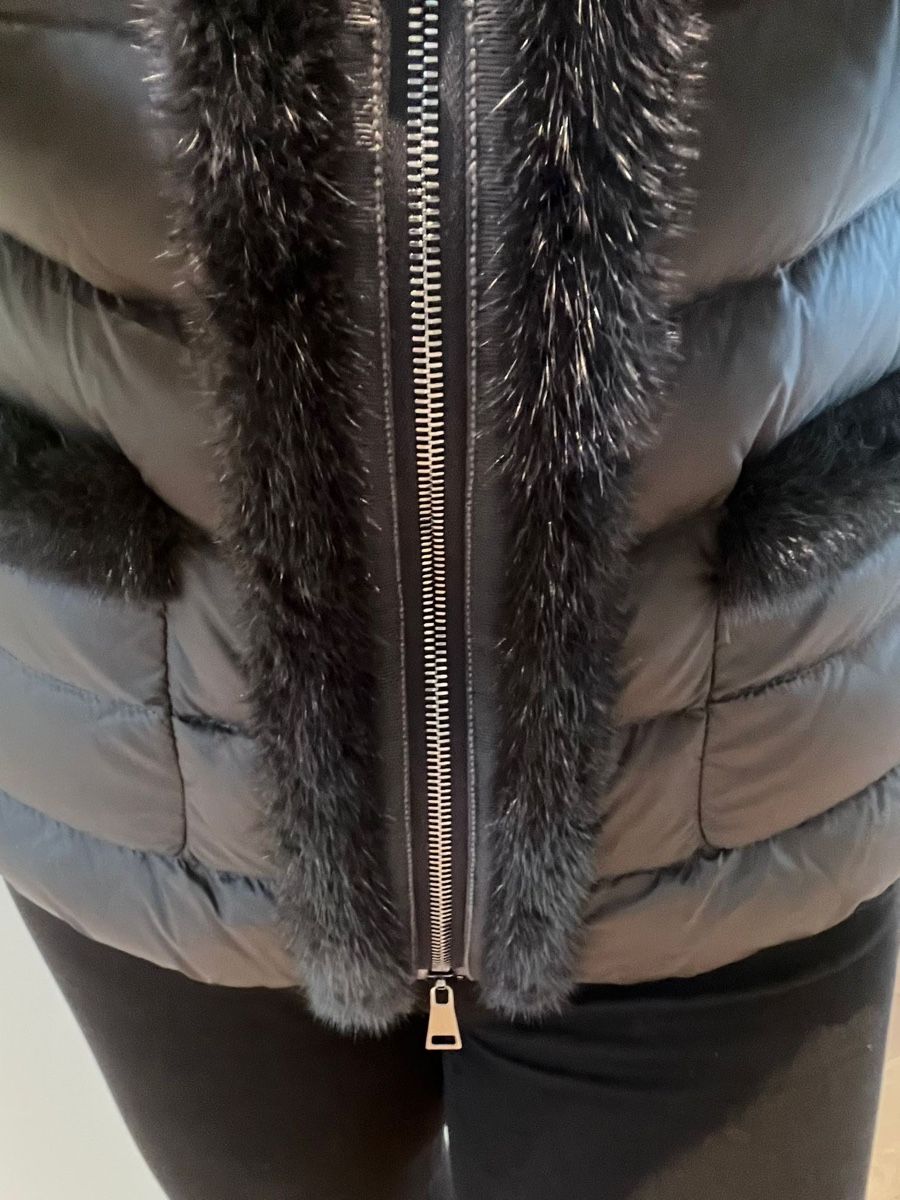 Moncler Giacche: Moncler Daunenjacke mit Nerzbesatz – Nuovo (secondo la descrizione) da Wangen b. Olten venduto da jade.b 4