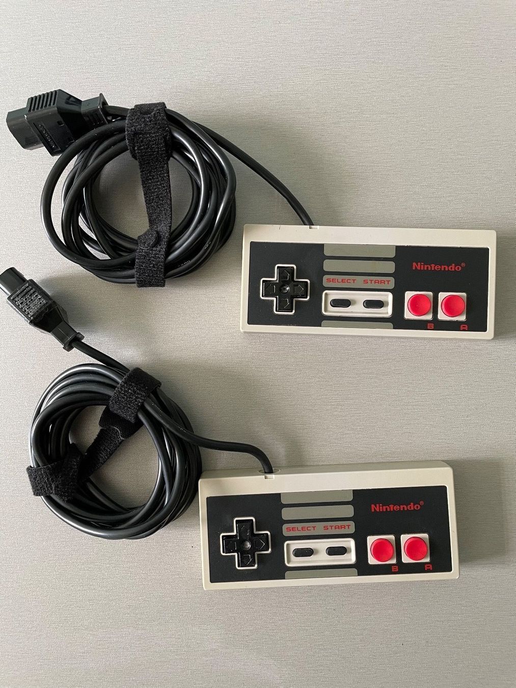 Nintendo Console: Nintendo Original NES Konsole, Controller & Games Set RETRO – Usato da Glattfelden venduto da Danshari 6