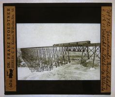 Glasdia Kanada Alberta: Zug auf Lethbridge Viadukt, um 1920