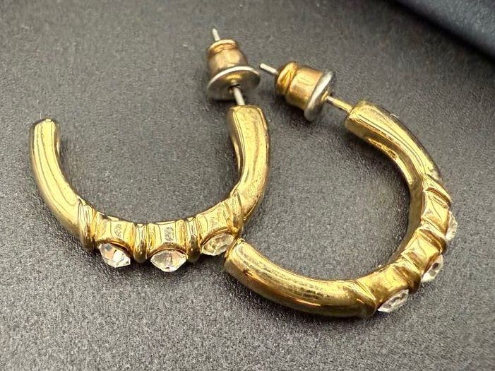 Ohrringe & -stecker: Elegante Goldfarbe Ohrringe mit Strasssteinen – Gebraucht aus Lamone von LaCantinaMagica