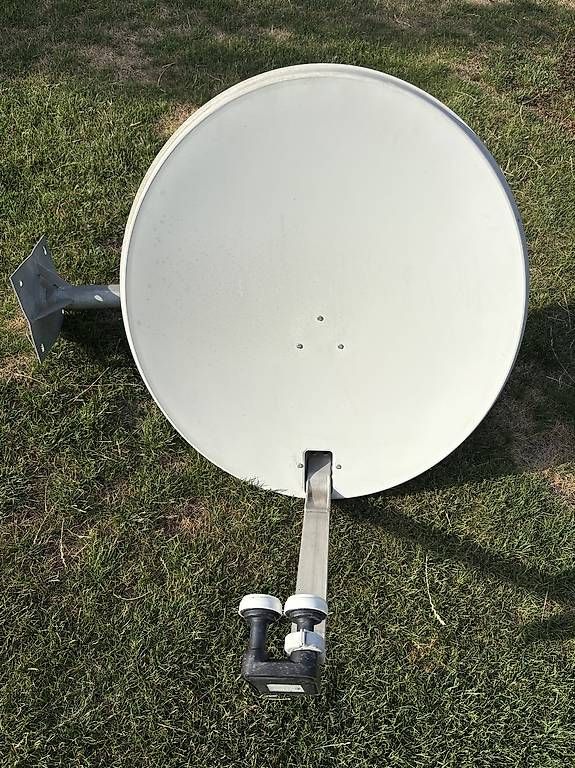 Parabola satellitare: Satelitenschüssel ca. 70 cm mit Doppel-LNB – Usato da Villigen venduto da Primavera05