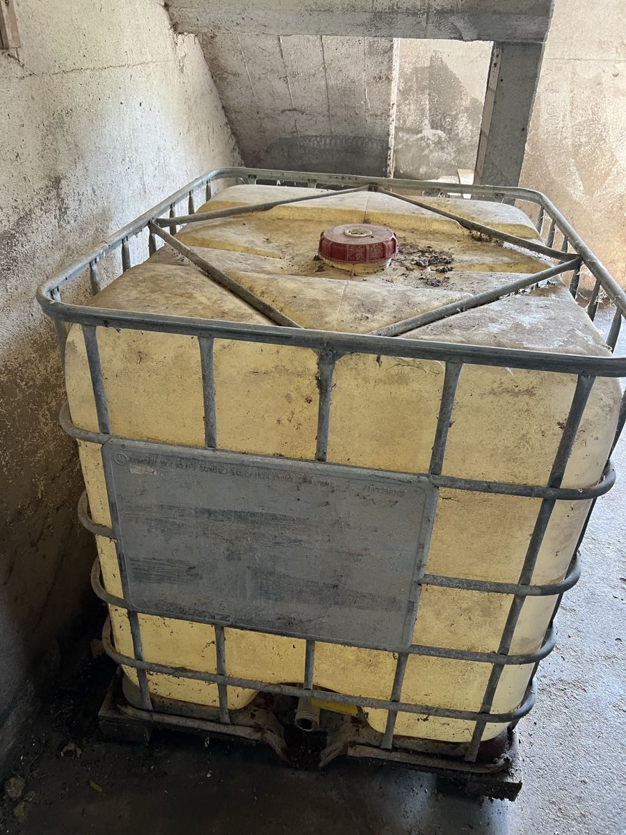 Abreuvoirs & Auges: 4x IBC Container 1000L Wassertank  – D'occasion à Brunnen par Stygi_baab 1