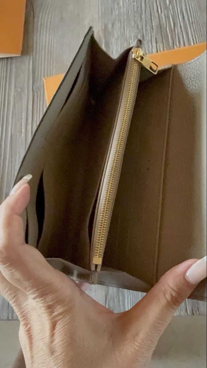 Louis Vuitton Portemonnaies: Louis Vuitton – Neuf avec emballage d'origine à Vétroz par cais 3
