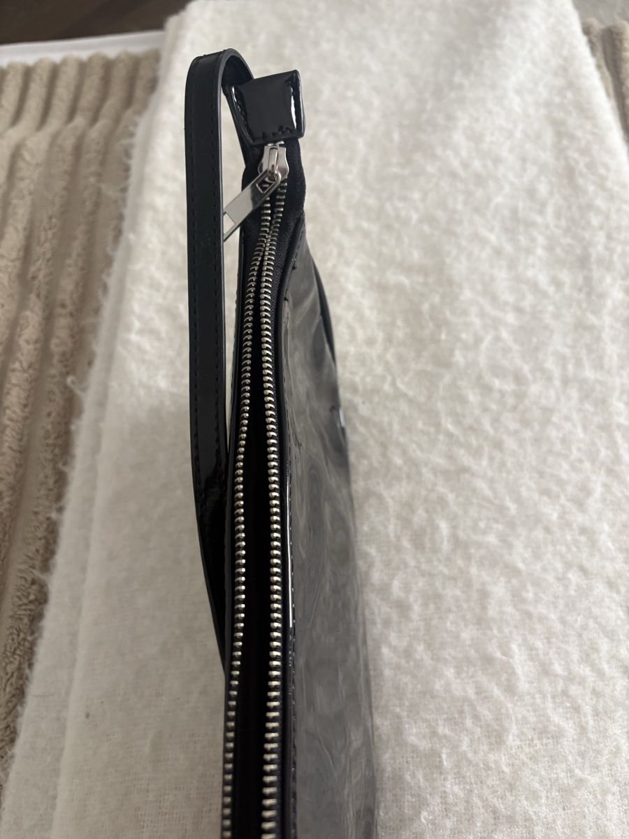 Sacs femmes: Kleine schwarze Tasche – D'occasion à Dübendorf par ann_f7mq 1