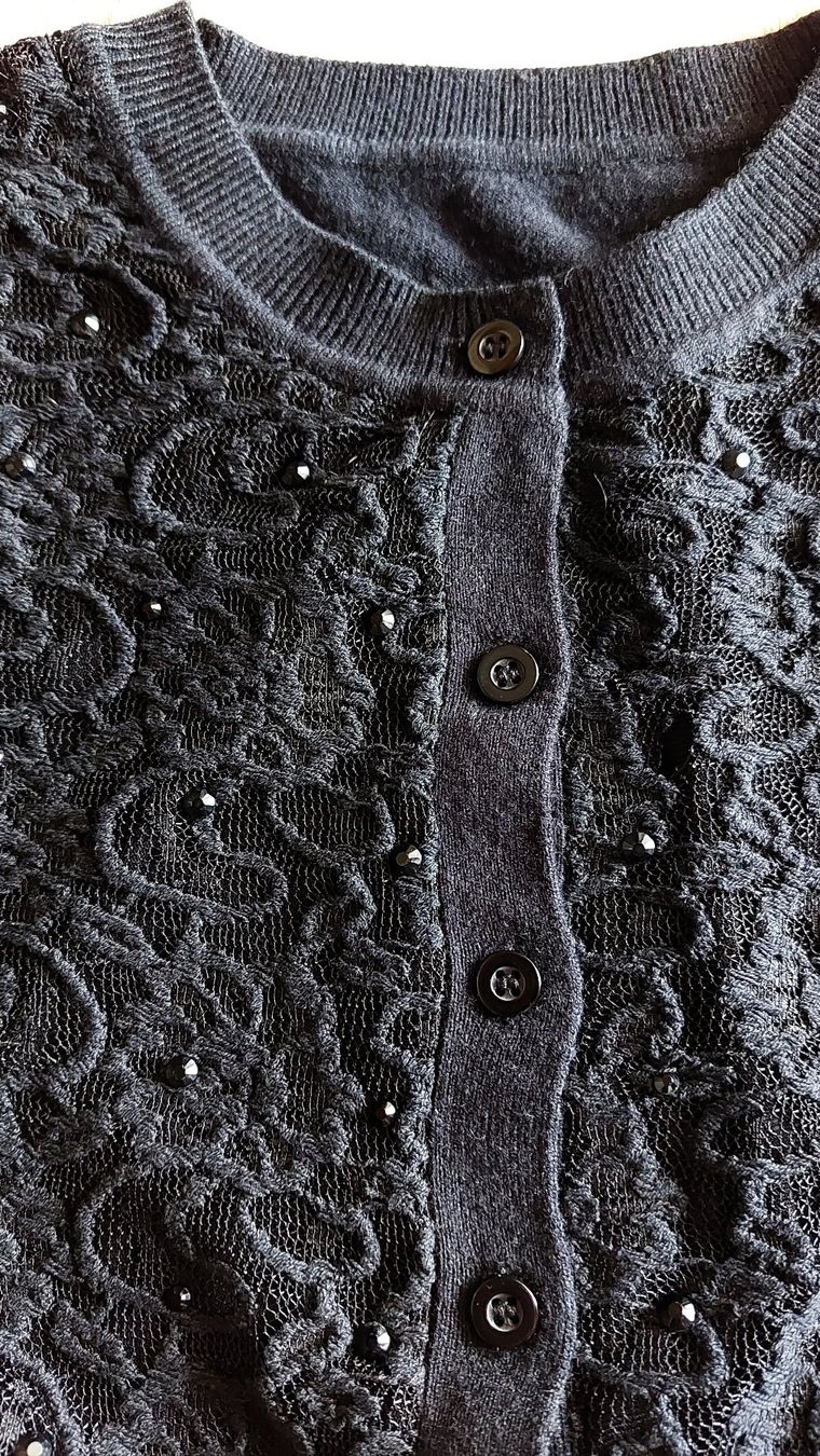 Giacche: Damen Strickjacke mit Spitze, selten getragen – Usato da Zollikofen venduto da Blackie 5