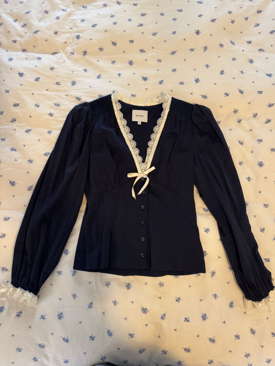 Reformation Camicette: Reformation top – Nuovo (secondo la descrizione) da Aarau Rohr venduto da ash_m7hq