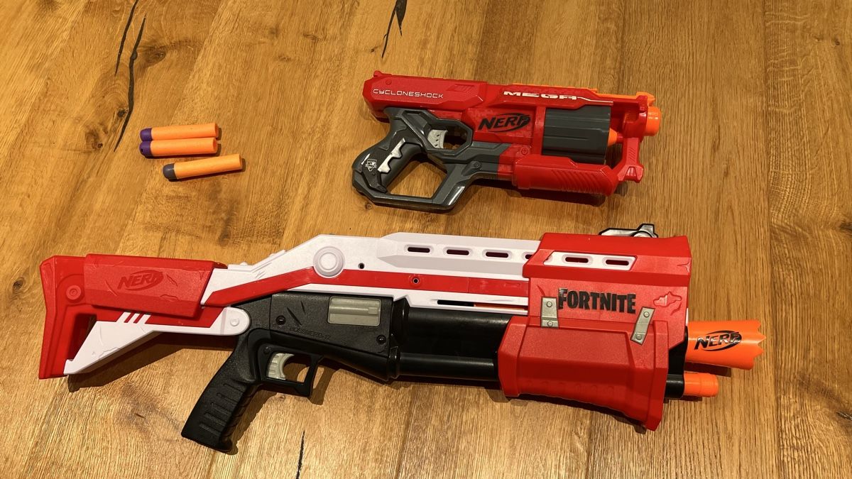 Nerf Giocattoli: 2 Nerf Blaster Fortnite und Mega CycloneShock  – Usato da Bachenbülach venduto da Floydp
