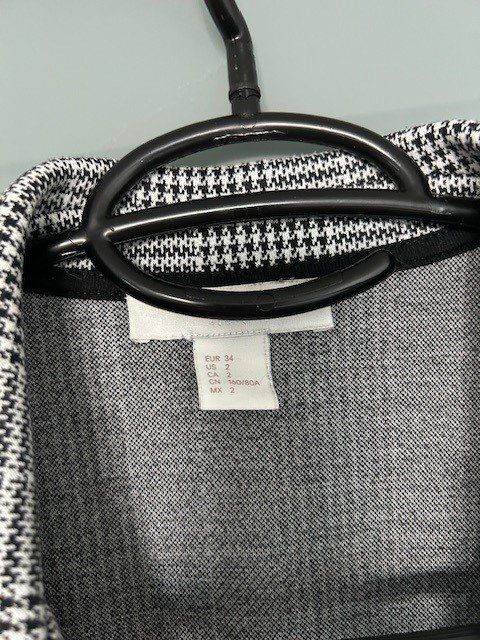 H&M Jacken: Caro Blazer in Grösse 34 von H&M – Gebraucht aus Rümlang von Jenni.21 1