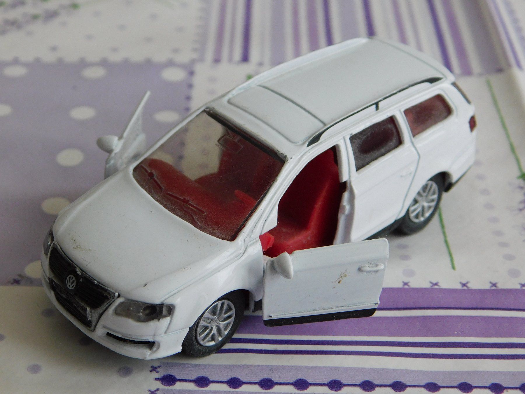 Siku Modellini d'auto: Siku VW Passat Variant weiss – Difettoso da Strengelbach venduto da Wedi73 9