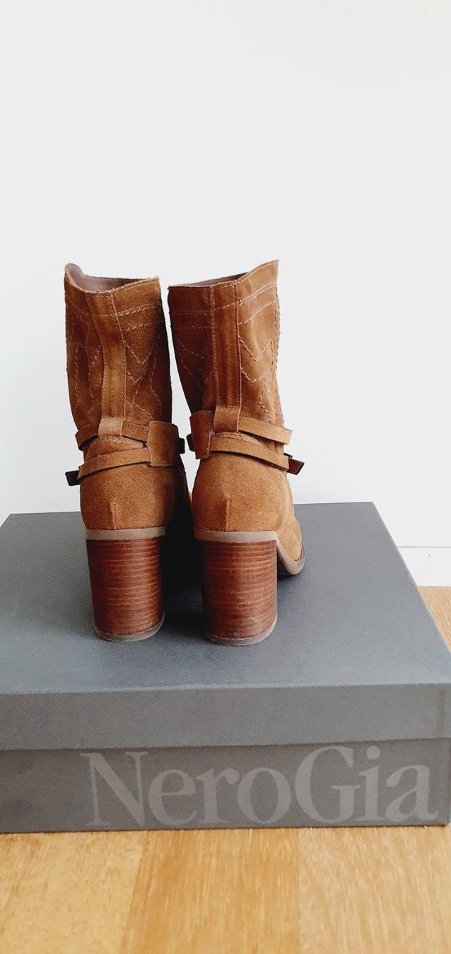 Scarpe da donna: Stiefelette Nero Giardini Leder beige Gr. 36 – Usato da Stansstad venduto da InStyle8 6
