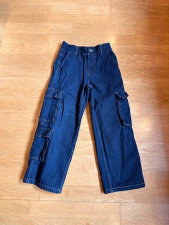 Jeans Hose mit seitlichen Taschen Neu 122/128