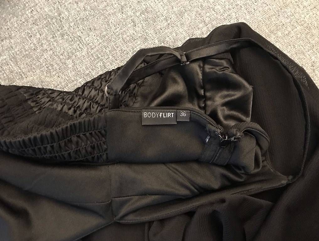 Robes: Kleid  – D'occasion à Niederglatt ZH par Mary102 3