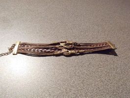 Armband braun/ver. Stränge/Anhänger, Hand