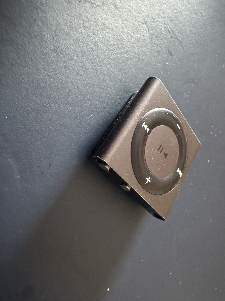 Apple Tragbarer Mediaplayer: Apple iPod shuffle 4th Generation – Defekt aus Biel/Bienne von Baol1 3