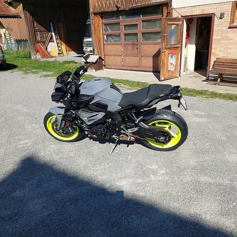 Strada: Yamaha MT 10 – Usato da Stachen venduto da Cross1 4