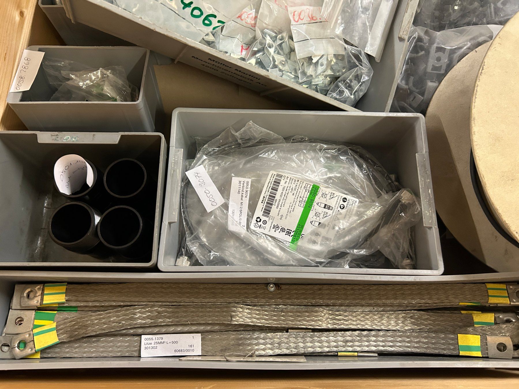 SKF Kugellager: Palette mit Schrauben, Kugellager etc. – Neu (gemäss Beschreibung) aus Zofingen von Maschinenfabrik 3