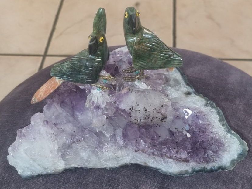 Alle Dekorationen: Perroquets sculptés sur améthyste, Brésil – Gebraucht aus Riaz von the_587p 1