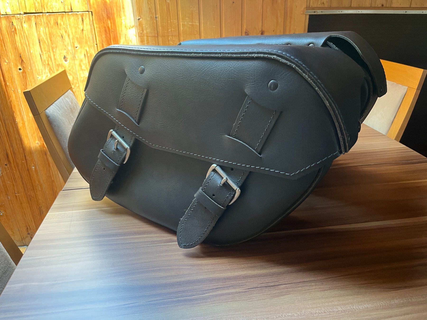 Harley-Davidson Tutti i ricambio per moto: Harley-Davidson Fat Bob 2010 FXDF Dyna Saddlebags Pair – Usato da Montreux venduto da sca_zsy9 1