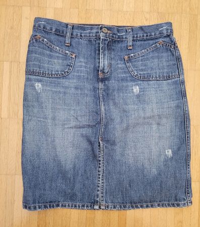 66. Jupe en jean Naf Naf taille 38
