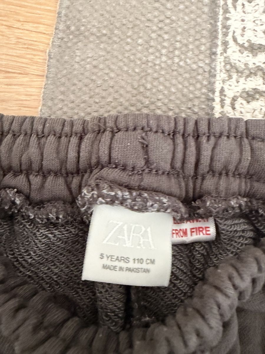 Zara Pantaloni: Trainerhosen von Zara – Usato da Magden venduto da Rosenzweig 2