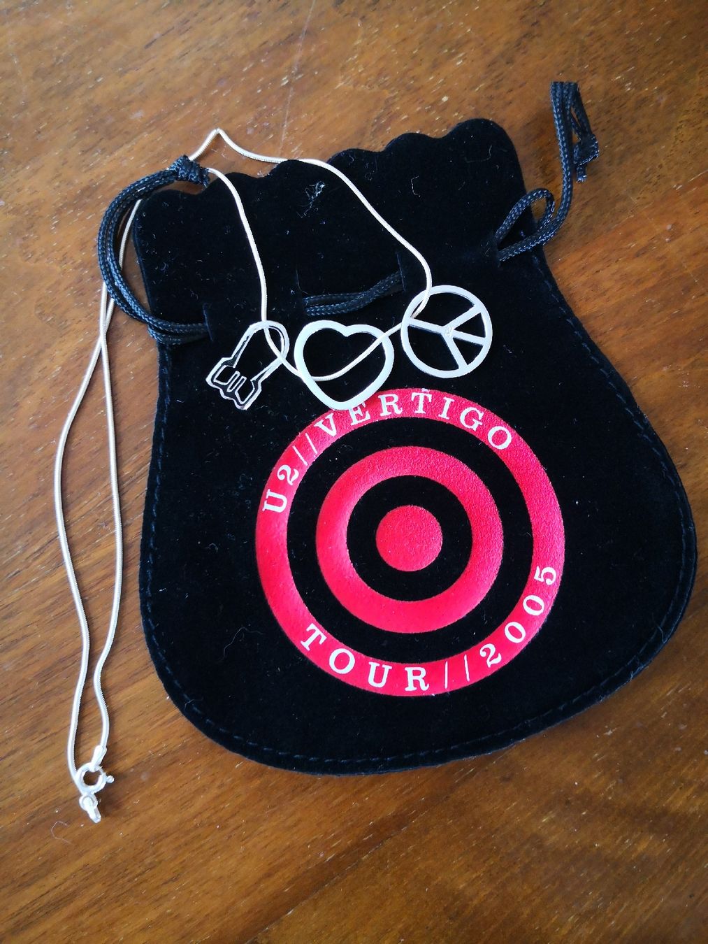 Ketten: Collier Collector U2 Vertigo Tour 2005 – Neu (gemäss Beschreibung) aus Peseux von CatiArt