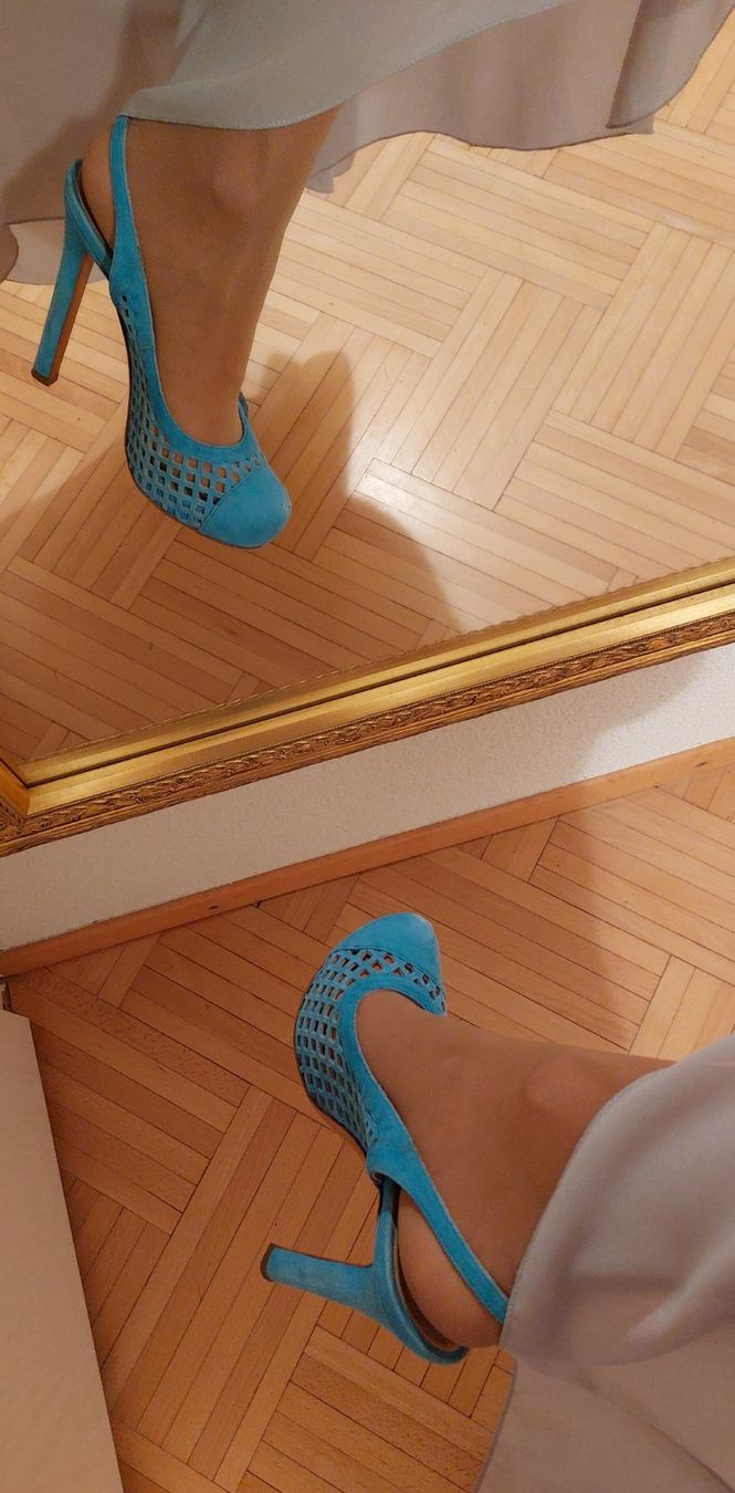 Scarpe da donna: Hellblaue Wildleder Sandalen Gr. 37.5 Frühling / Pollini – Usato da Romanshorn venduto da SwissEnn 2