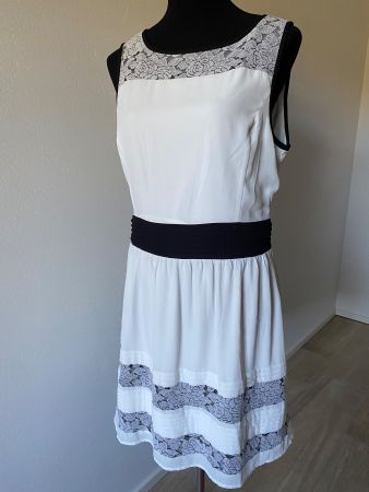 LA REDOUTE Kleid Weiss mit Spitze neuwertig Grösse 40