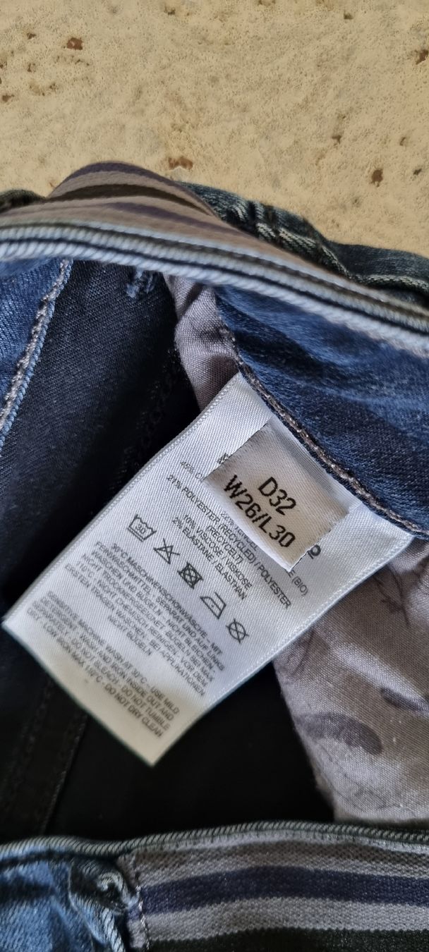 Jeans: Jeans Bluefire Co, D32 W26/L30 – Usato da Bülach venduto da Nilpferd02 2