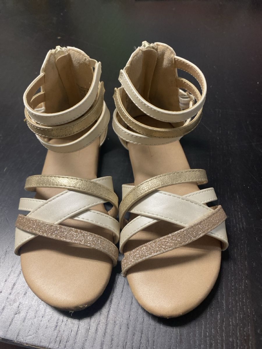 Schuhe für Mädchen: Mädchen Sandalen Gr.31 gold/beige – Gebraucht aus Biel-Benken BL von PANORMUS