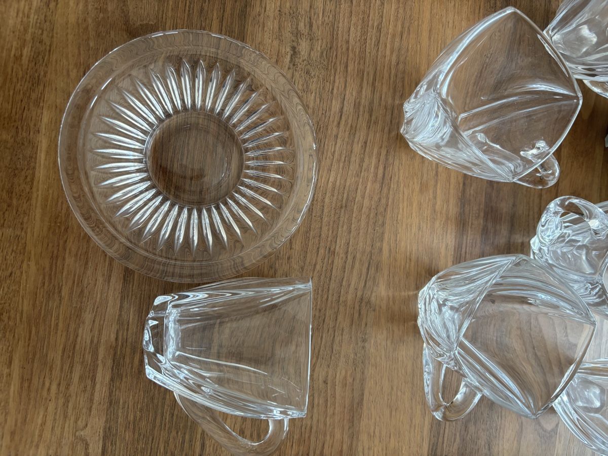 Set di piatti: Glas Tassen mit Unterteller – Usato da Kesswil venduto da Branca-01 4