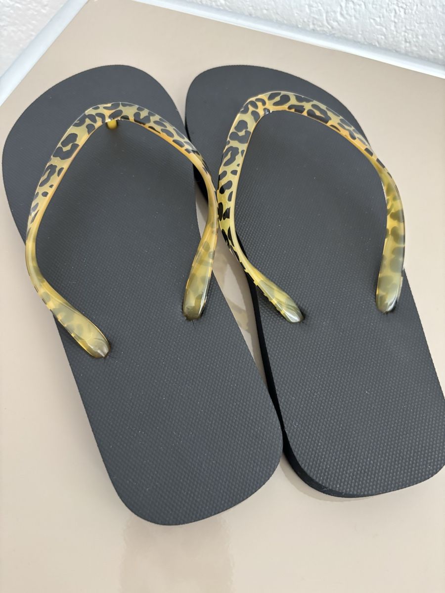 Chaussures hommes: Flip Flops mit Leoprint Gr 35/36 – D'occasion à Boniswil par Biancaneve91 1