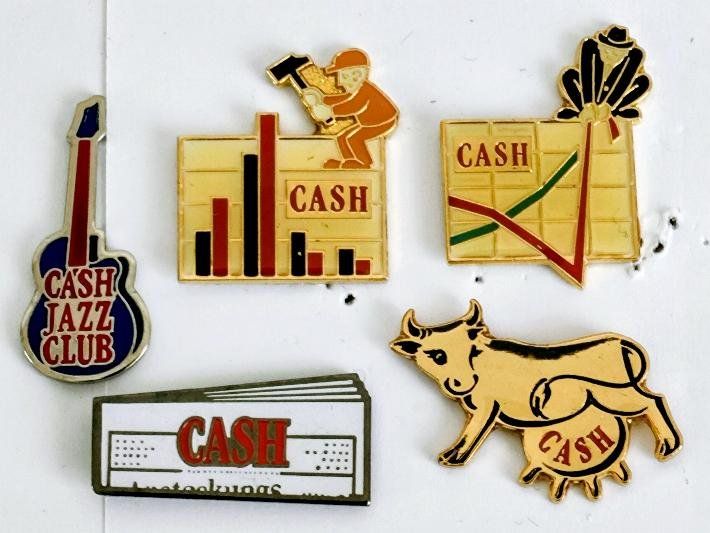 Placchette & Badge: Serie Cash  Pins – Usato da Pfäffikon ZH venduto da Colacity