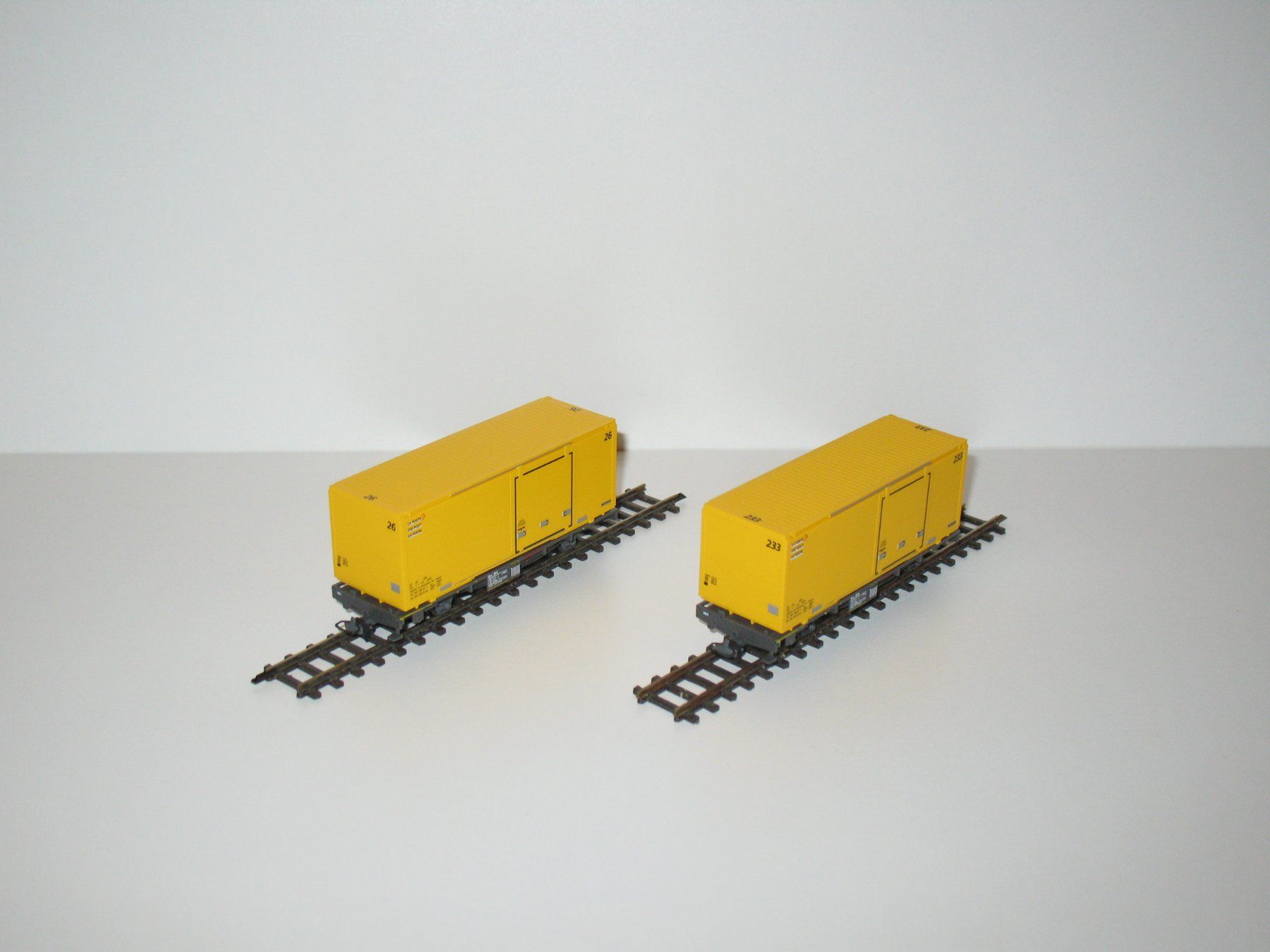 Bemo Modellini di ferrovie: 2 RhB Post-Containerwagen in H0m von BEMO 2269 101 / 102 – Nuovo (secondo la descrizione) da Ettiswil venduto da Caapraibex 3