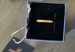 NEUVE sublime bague SWAROWSKI dorée avec perles t.55