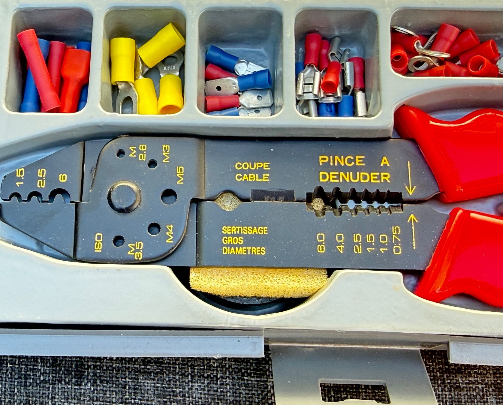 Alle Werkzeuge: Pince à sertir / dénuder multifonction – Gebraucht aus Denges von peumens 3