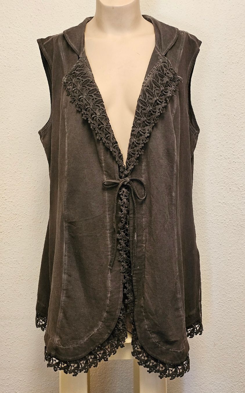 Ulla Popken Gilet & Giacche senza maniche: Ulla Popken Damen Longweste Grau Spitze Gr. 46/48 – Usato da Urdorf venduto da ole_mrp9