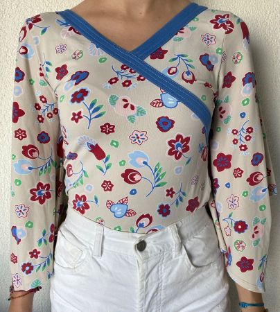 Shirt beige mit Blumen Zara