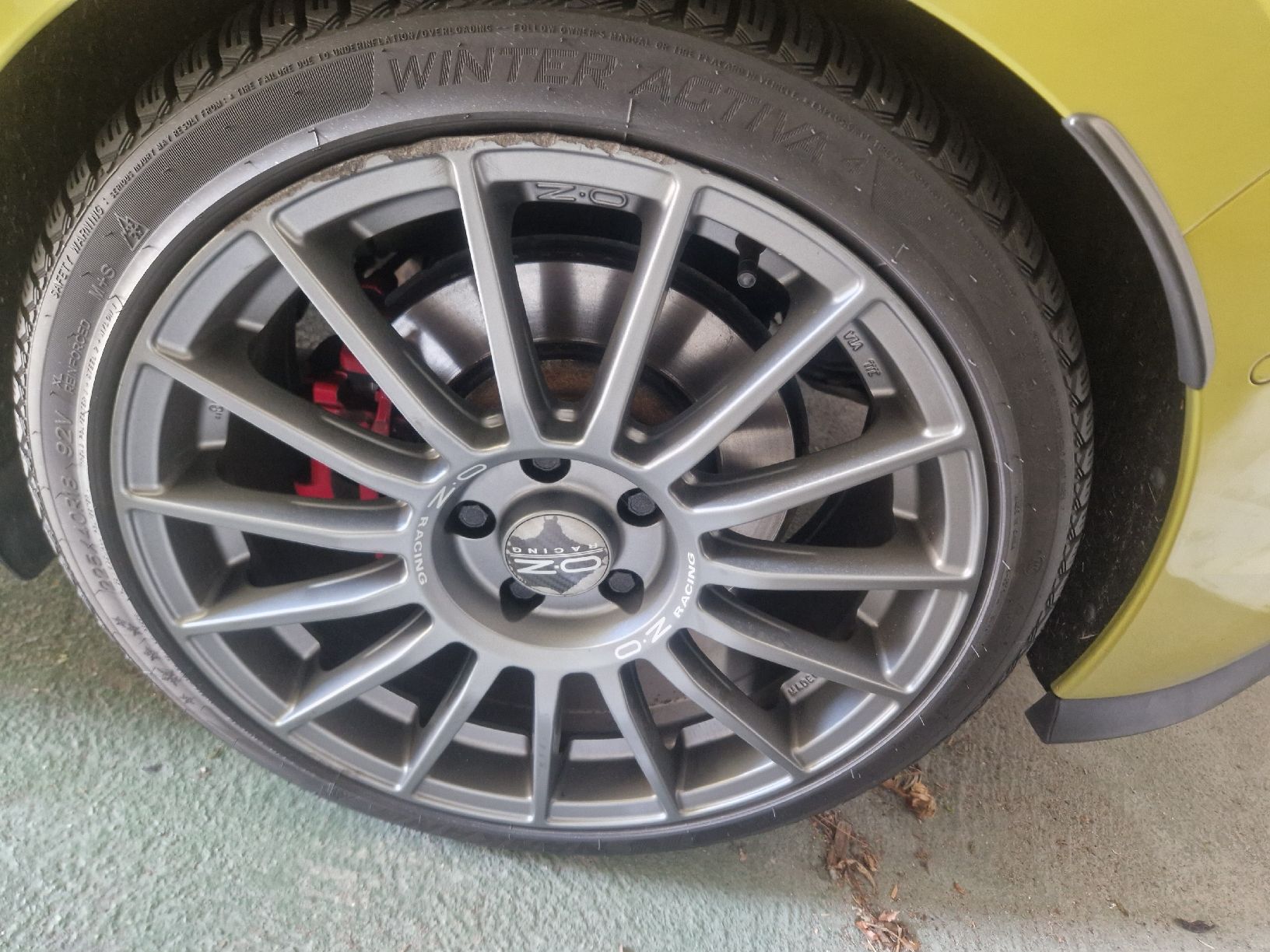 OZ Racing Felgen: oz superturismo 18 mit pneu – Gebraucht aus Erstfeld von  3